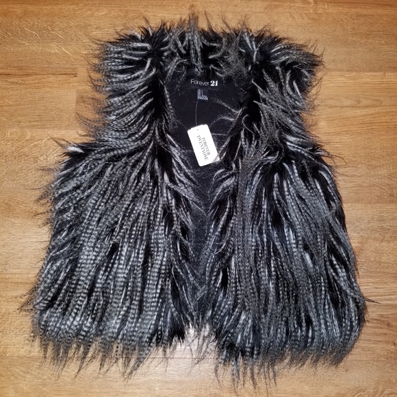 Forever 21 Tops - Forever 21 faux feather/fur vest